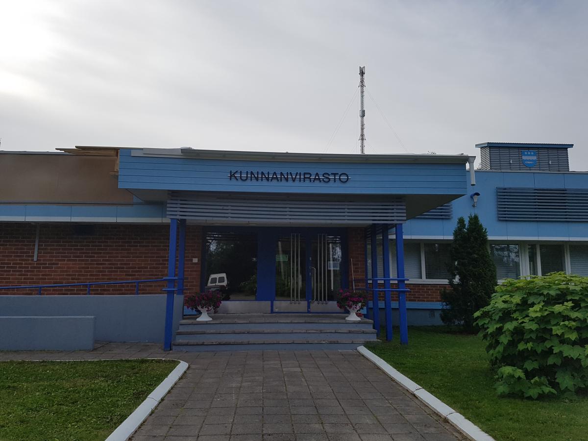Kunnanvirasto edestä