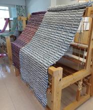 Mattoja kangaspuiden päällä